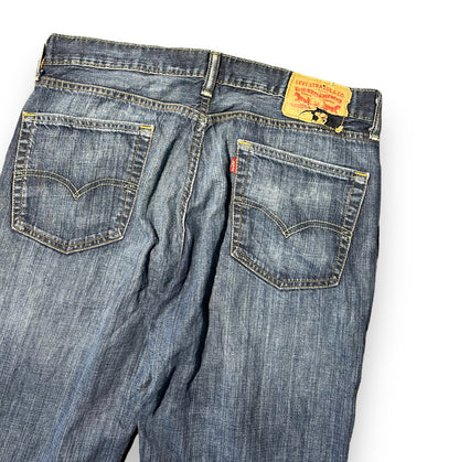Levi’s baggy jeans